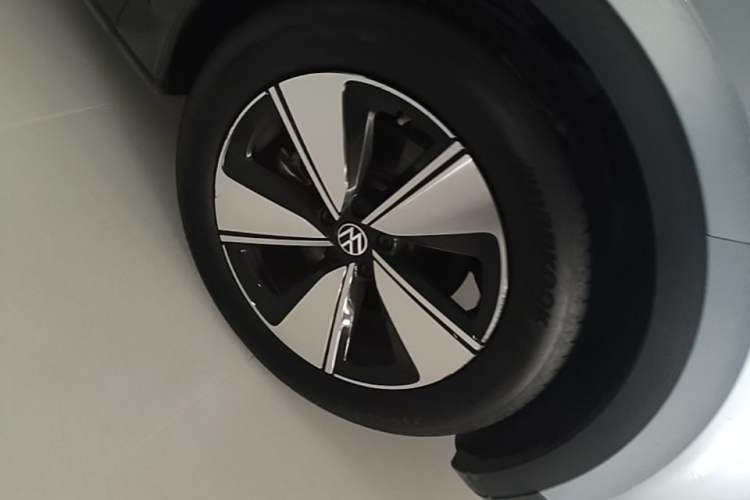 Used Volkswagen ID.4 X 2024 Pure & Smart Edition Right Front Wheel Hub