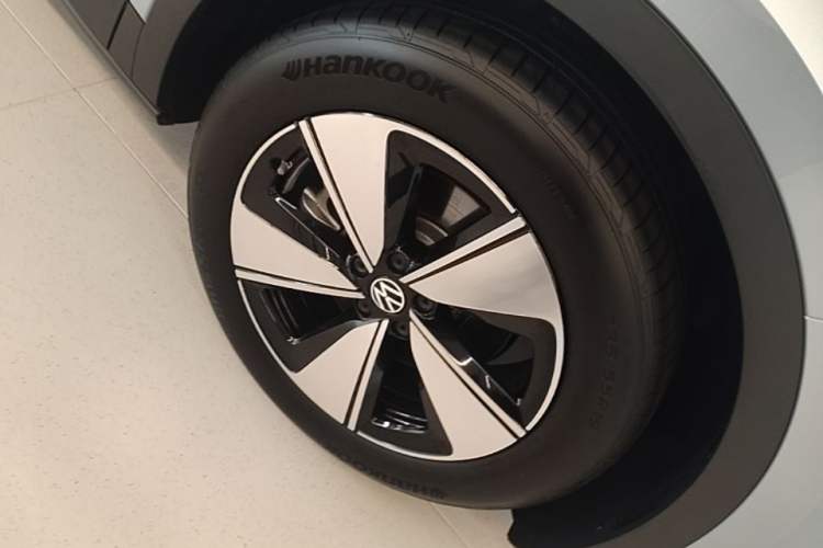 Used Volkswagen ID.4 X 2024 Pure & Smart Edition Right Front Wheel Hub