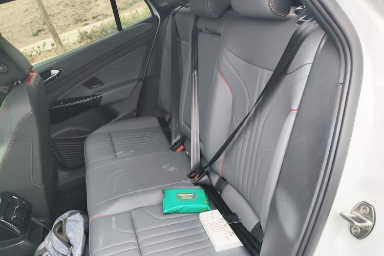 Used Volkswagen ID.4 X 2024 Kinergy Four-Wheel Drive Edition Left Rear Seat