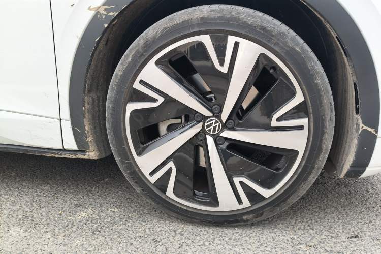 Used Volkswagen ID.4 X 2024 Kinergy Four-Wheel Drive Edition Right Front Wheel Hub