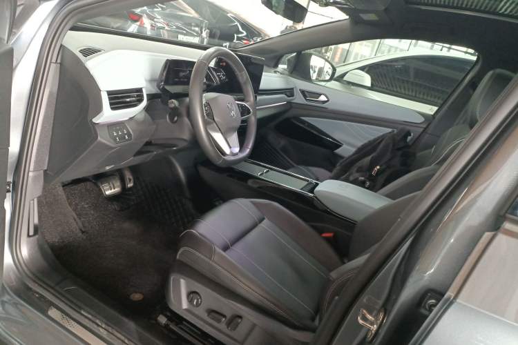 Used Volkswagen ID.4 X 2024 Pure & Smart Edition Driver Seat