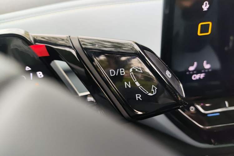 Used Volkswagen ID.4 X 2024 Pure & Smart Edition Gear Lever