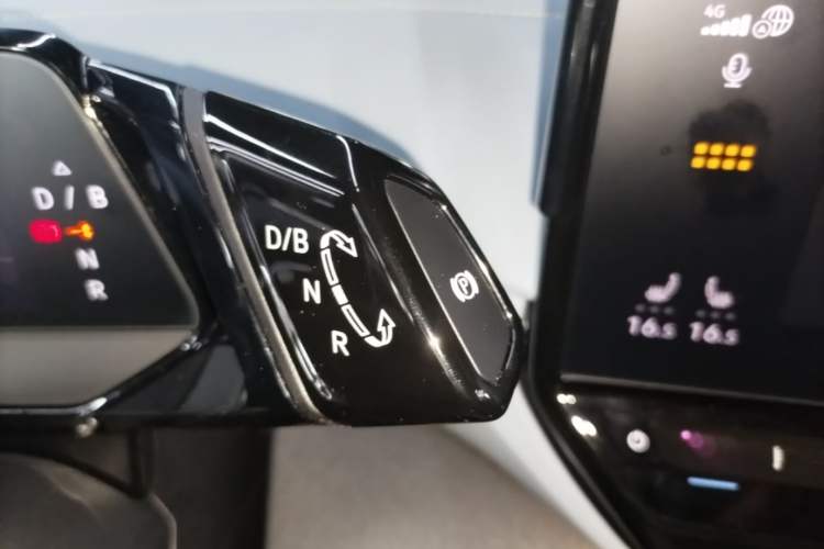 Used Volkswagen ID.4 X 2024 Pure & Smart Edition Gear Lever