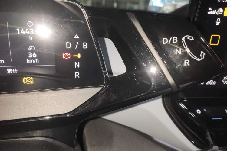 Used Volkswagen ID.4 X 2024 Pure & Smart Edition Gear Lever