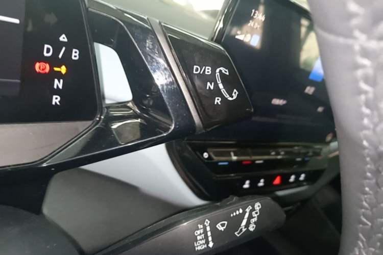 Used Volkswagen ID.4 X 2024 Pure & Smart Edition Gear Lever