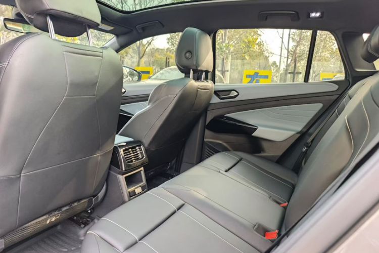 Used Volkswagen ID.4 X 2024 Pure & Smart Edition Interior 4