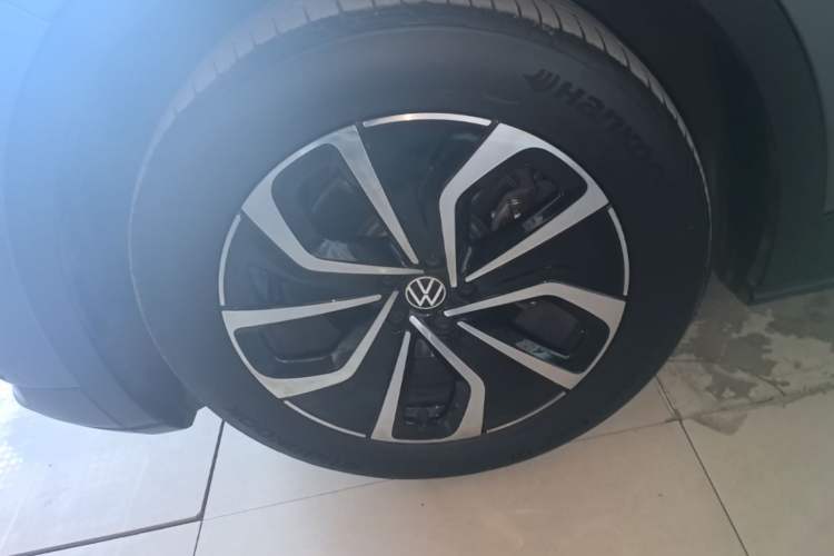 Used Volkswagen ID.4 X 2024 Pure & Smart Edition Left Front Wheel Hub