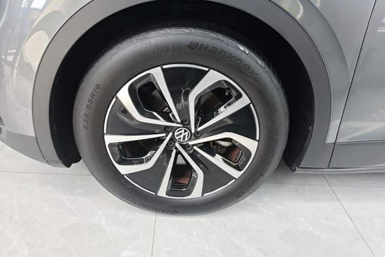 Used Volkswagen ID.4 X 2024 Pure & Smart Edition Left Front Wheel Hub