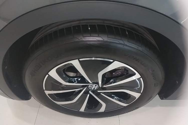 Used Volkswagen ID.4 X 2024 Pure & Smart Edition Left Front Wheel Hub