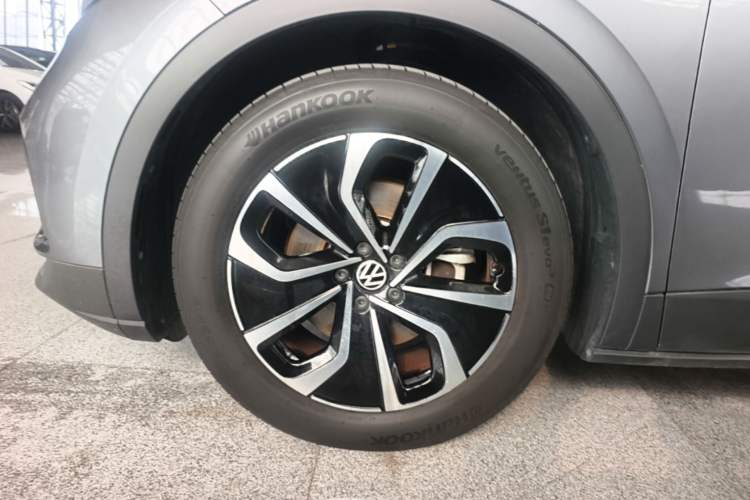 Used Volkswagen ID.4 X 2024 Pure & Smart Edition Left Front Wheel Hub