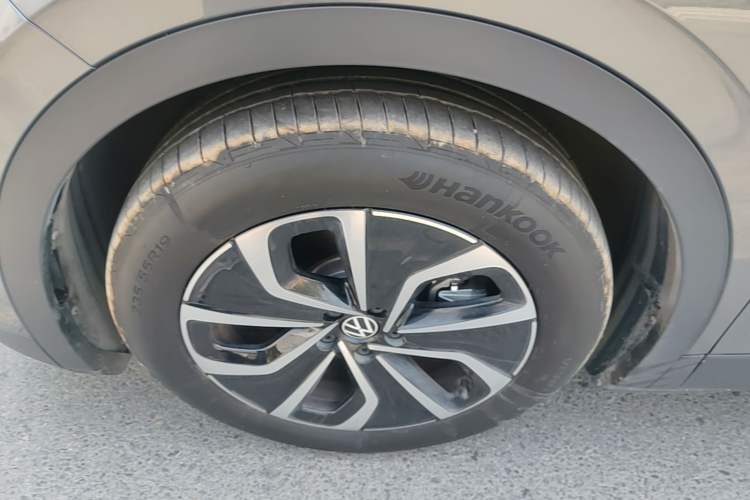 Used Volkswagen ID.4 X 2024 Pure & Smart Edition Left Front Wheel Hub