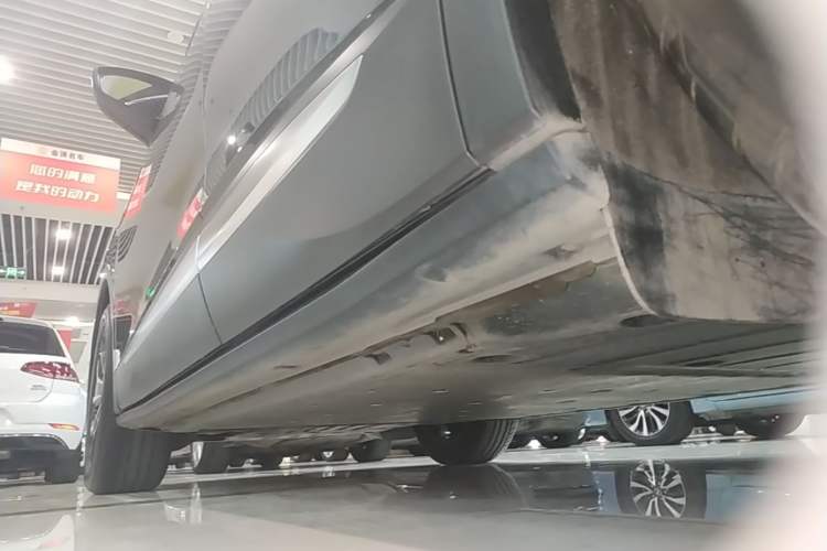 Used Volkswagen ID.4 X 2024 Pure & Smart Edition Left Side Sill