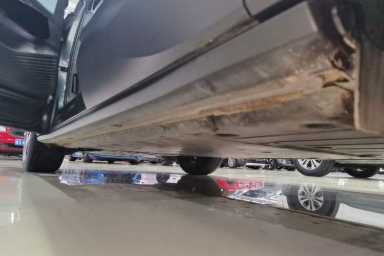 Used Volkswagen ID.4 X 2024 Pure & Smart Edition Left Side Sill