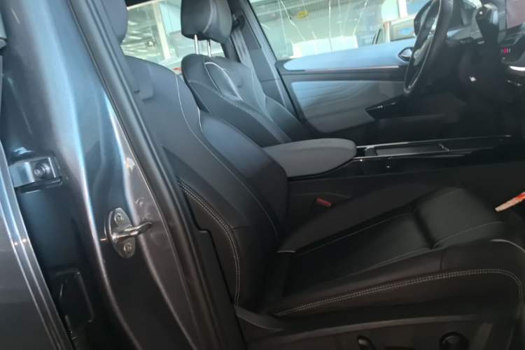 Used Volkswagen ID.4 X 2024 Pure & Smart Edition Right Front Seat