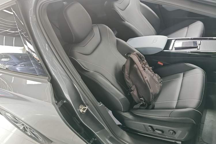Used Volkswagen ID.4 X 2024 Pure & Smart Edition Right Front Seat