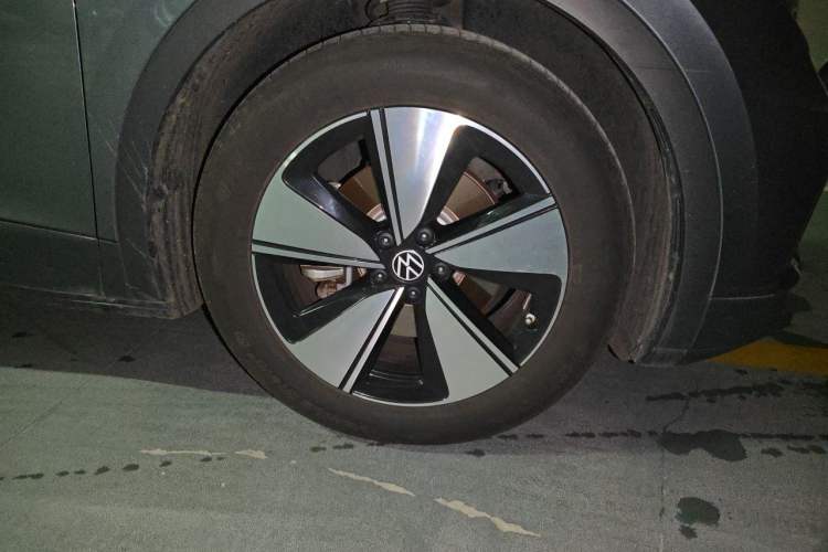 Used Volkswagen ID.4 X 2024 Pure & Smart Edition Right Front Wheel Hub