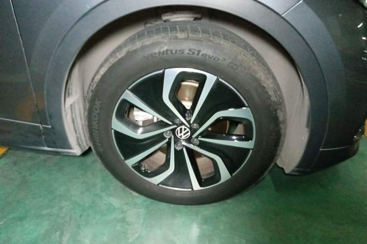 Used Volkswagen ID.4 X 2024 Pure & Smart Edition Right Front Wheel Hub
