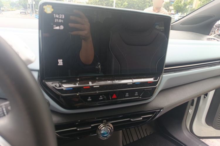 Used Volkswagen ID.4 X 2024 Pure & Smart Edition Audio And AC Panel