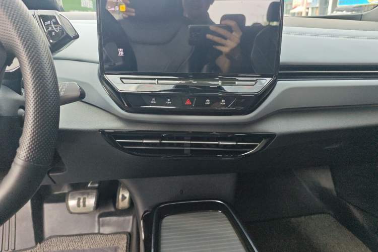 Used Volkswagen ID.4 X 2024 Pure & Smart Edition Audio And AC Panel