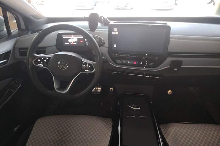 Used Volkswagen ID.4 X 2024 Pure & Smart Edition Center Console