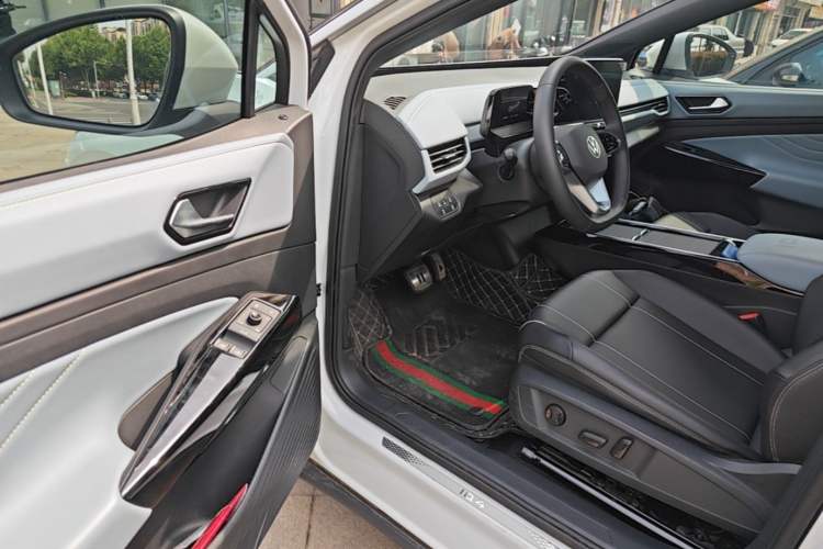 Used Volkswagen ID.4 X 2024 Pure & Smart Edition Driver Seat