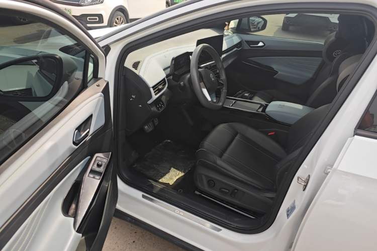 Used Volkswagen ID.4 X 2024 Pure & Smart Edition Driver Seat