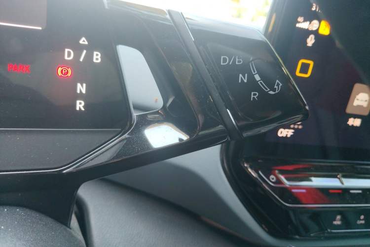 Used Volkswagen ID.4 X 2024 Pure & Smart Edition Gear Lever