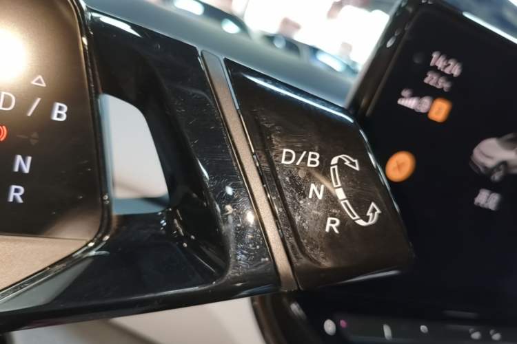 Used Volkswagen ID.4 X 2024 Pure & Smart Edition Gear Lever