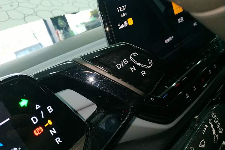 Used Volkswagen ID.4 X 2024 Pure & Smart Edition Gear Lever