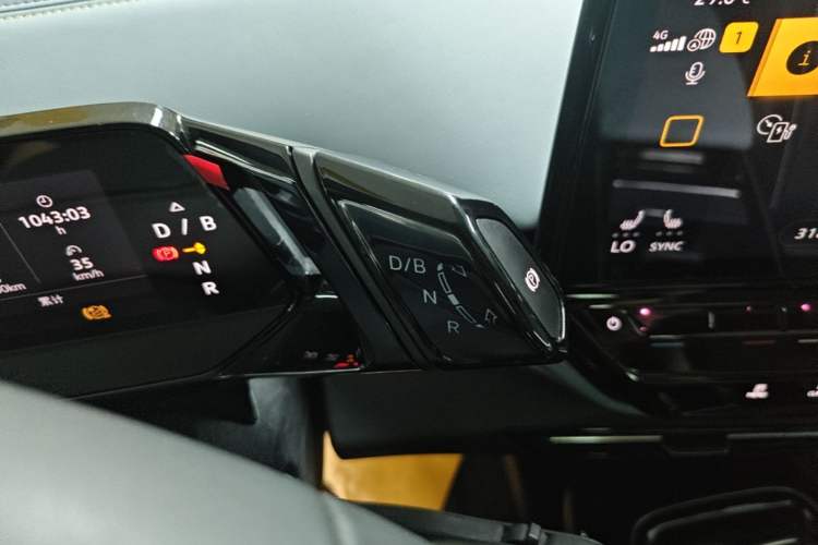 Used Volkswagen ID.4 X 2024 Pure & Smart Edition Gear Lever