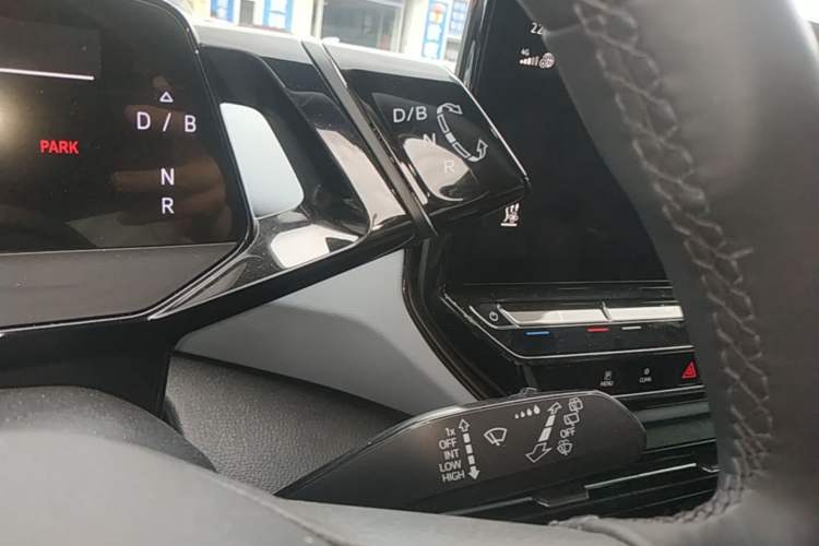 Used Volkswagen ID.4 X 2024 Pure & Smart Edition Gear Lever