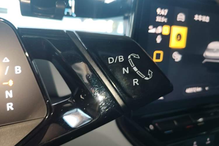 Used Volkswagen ID.4 X 2024 Pure & Smart Edition Gear Lever