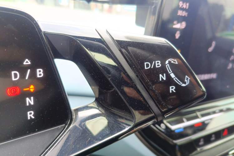 Used Volkswagen ID.4 X 2024 Pure & Smart Edition Gear Lever