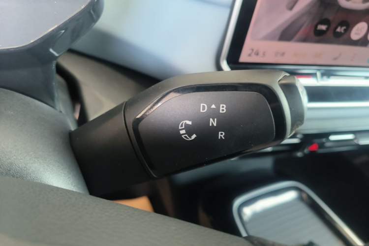 Used Volkswagen ID.4 X 2024 Pure & Smart Edition Gear Lever