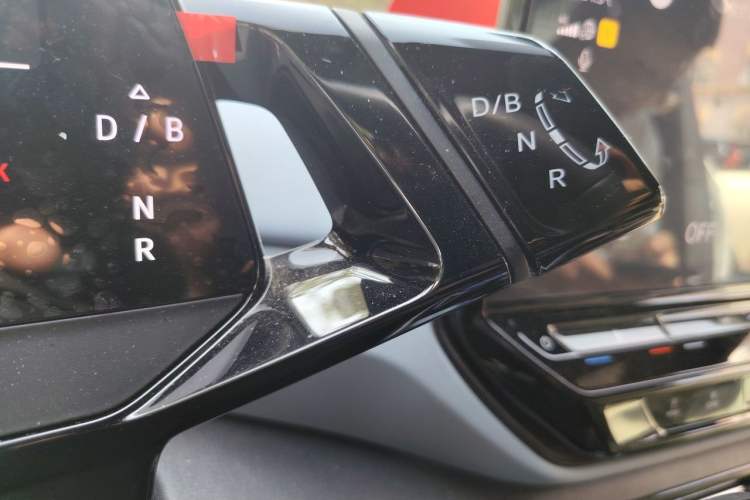 Used Volkswagen ID.4 X 2024 Pure & Smart Edition Gear Lever
