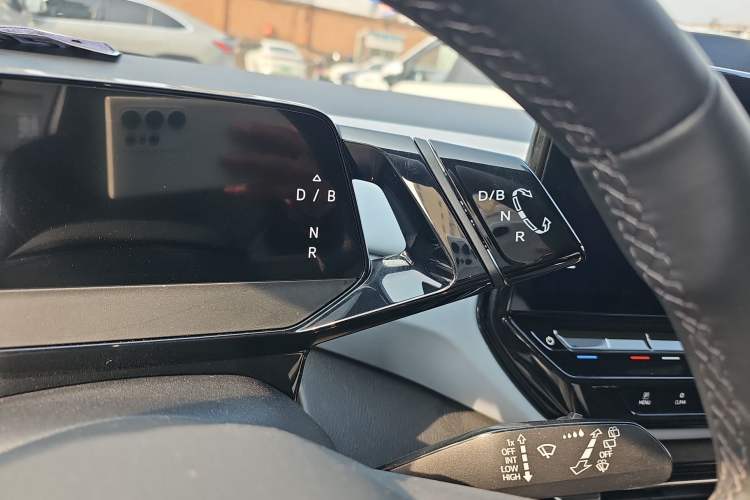 Used Volkswagen ID.4 X 2024 Pure & Smart Edition Gear Lever