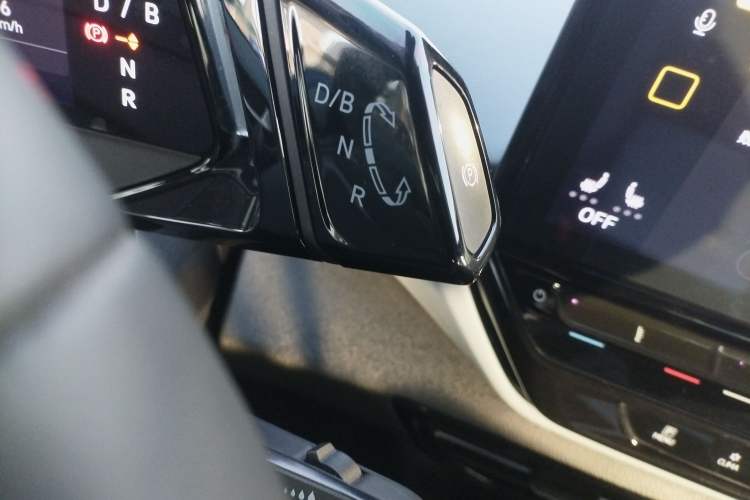 Used Volkswagen ID.4 X 2024 Pure & Smart Edition Gear Lever
