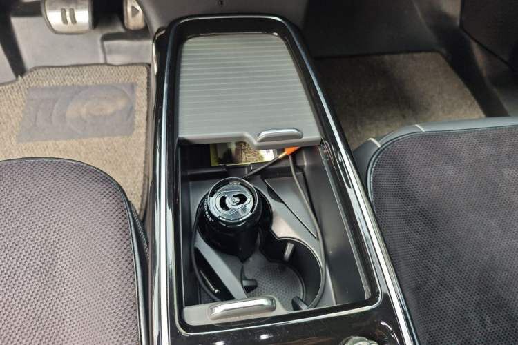 Used Volkswagen ID.4 X 2024 Pure & Smart Edition Gear Lever