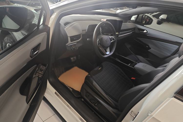 Used Volkswagen ID.4 X 2024 Pure & Smart Edition Interior 1