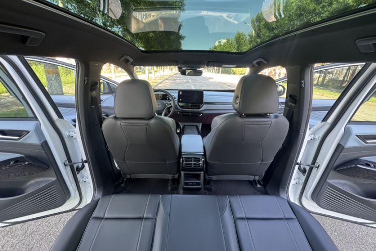 Used Volkswagen ID.4 X 2024 Pure & Smart Edition Interior 8