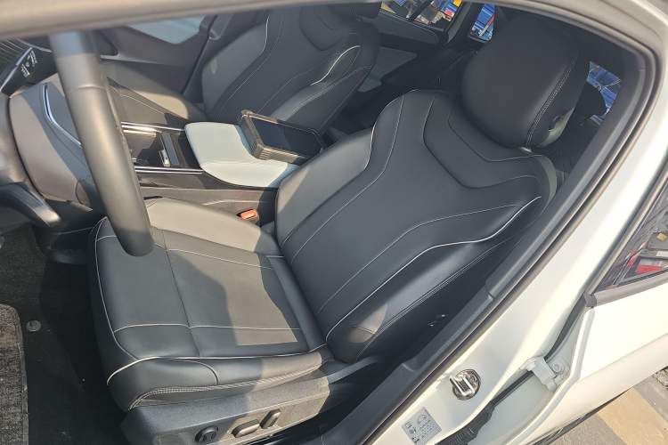 Used Volkswagen ID.4 X 2024 Pure & Smart Edition Left Front Seat