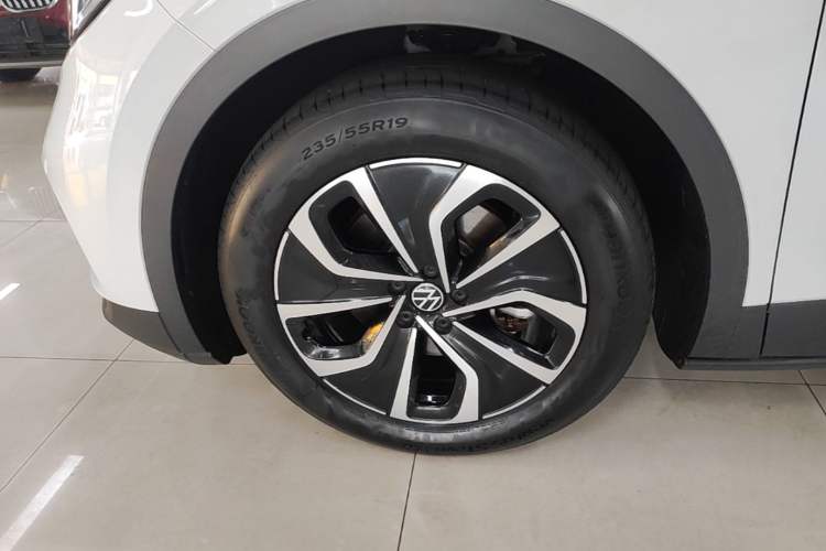 Used Volkswagen ID.4 X 2024 Pure & Smart Edition Left Front Wheel Hub