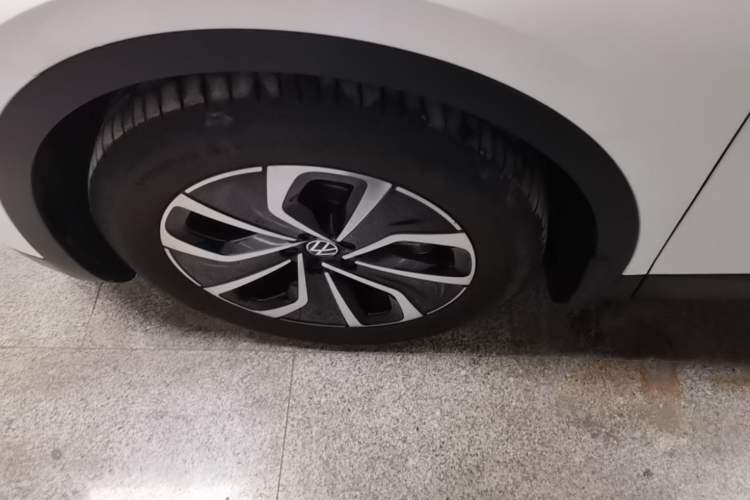 Used Volkswagen ID.4 X 2024 Pure & Smart Edition Left Front Wheel Hub