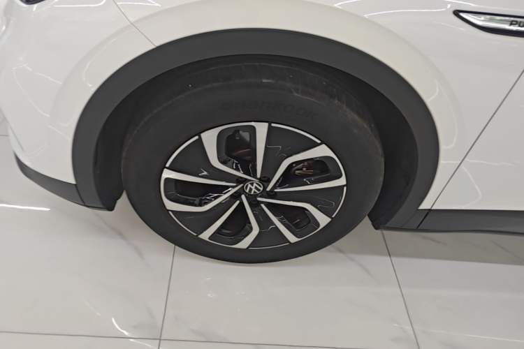Used Volkswagen ID.4 X 2024 Pure & Smart Edition Left Front Wheel Hub