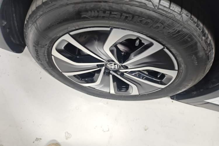 Used Volkswagen ID.4 X 2024 Pure & Smart Edition Left Front Wheel Hub