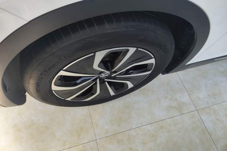 Used Volkswagen ID.4 X 2024 Pure & Smart Edition Left Front Wheel Hub