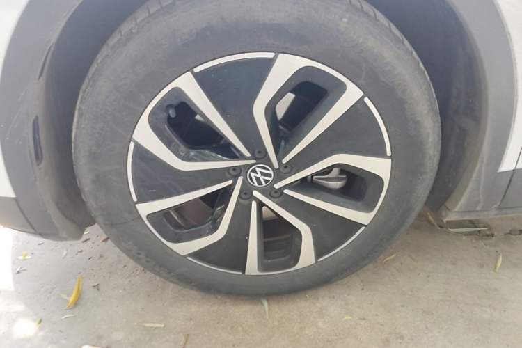Used Volkswagen ID.4 X 2024 Pure & Smart Edition Left Front Wheel Hub