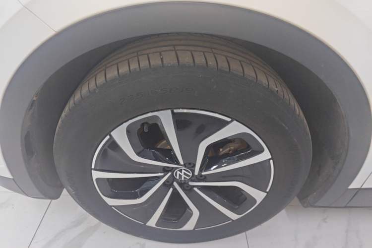 Used Volkswagen ID.4 X 2024 Pure & Smart Edition Left Front Wheel Hub