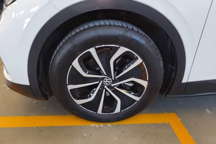 Used Volkswagen ID.4 X 2024 Pure & Smart Edition Left Front Wheel Hub