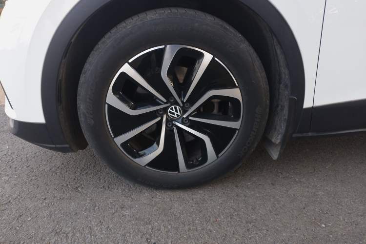 Used Volkswagen ID.4 X 2024 Pure & Smart Edition Left Front Wheel Hub